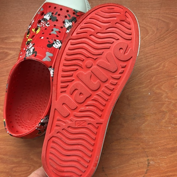 Native x Disney Mickey Mouse Minnie Mouse Jefferson Slip Ons Women's 5 - Picture 10 of 11
